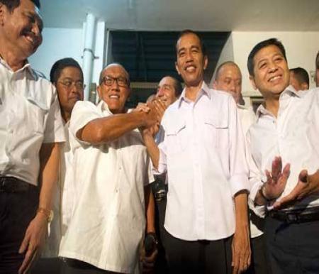 Momen Aburizal Bakrie bertemu dengan Jokowi (foto/kompas)
